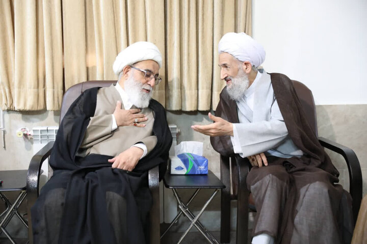 تصاویر/ دیدار دبیر شورای عالی حوزه‌های علمیه با پدر شهید محسن سلیمانی از شهدای جنگ رمضان