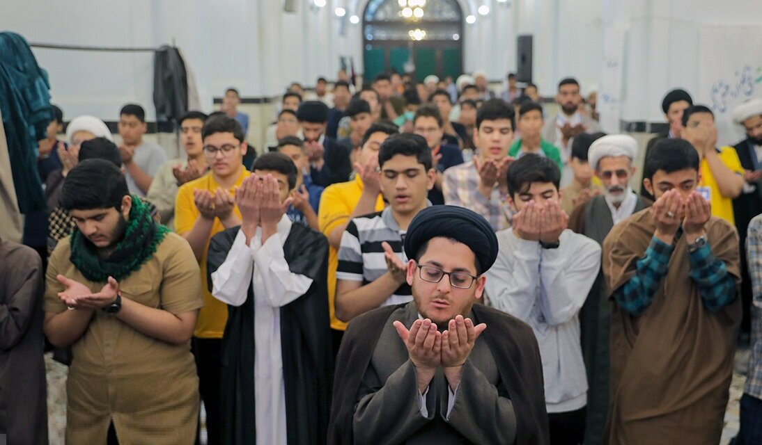 دینگریزی جوانان؛ واکاوی عوامل، زمینهها و آسیبهای فاصله گرفتن نسل جوان از آموزههای دینی دینگریزی جوانان؛ واکاوی عوامل، زمینهها و آسیبهای فاصله گرفتن نسل جوان از آموزههای دینی