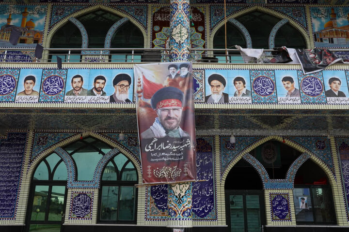 دیدار آیت الله شب زنده دار با خانواده روحانی شهید سیدرضا ابراهیمی