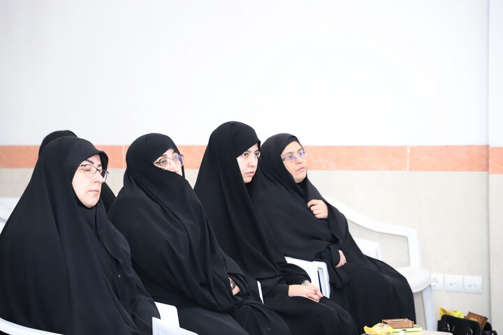 تصاویر / دیدار مدیر حوزه‌های علمیه خواهران کشور با طلاب مدرسه علمیه صادقیه تبریز