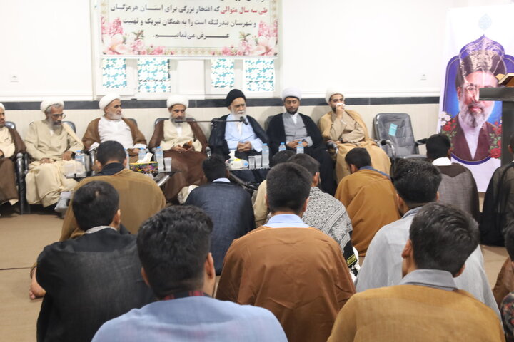 تصاویر/دیدار مدیر حوزه علمیه استان هرمزگان با طلاب و اساتید مدرسه علمیه آل البیت علیهم السلام بندرلنگه