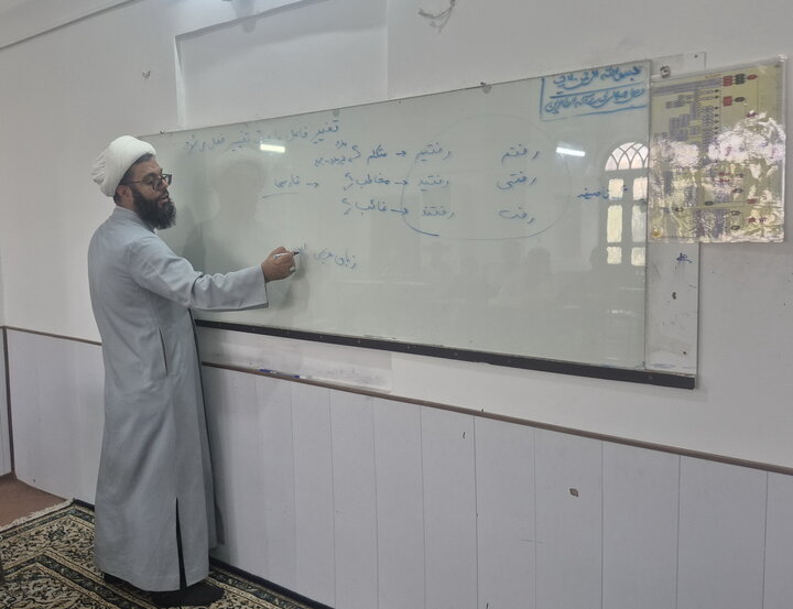 تصاویر/ حضور طلاب مدرسه علمیه امام خمینی(ره) کاشان در کلاس‌های درس