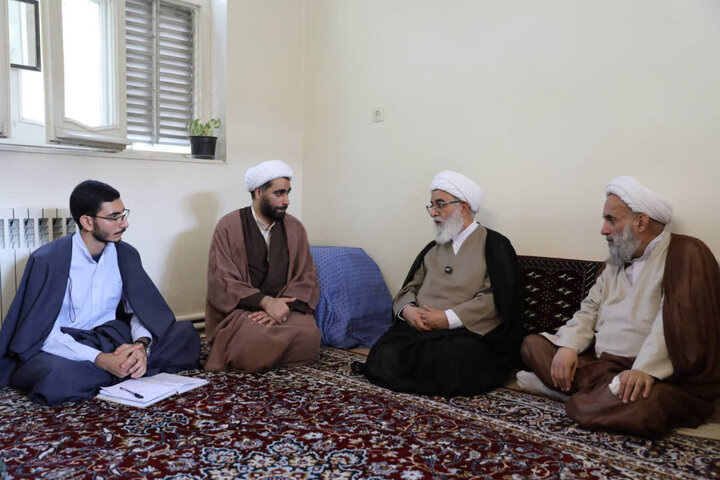 بازدید آیت الله شب‌زنده‌دار از حجرات مدرسه علمیه خاتم الأنبیاء (صدر) بابل