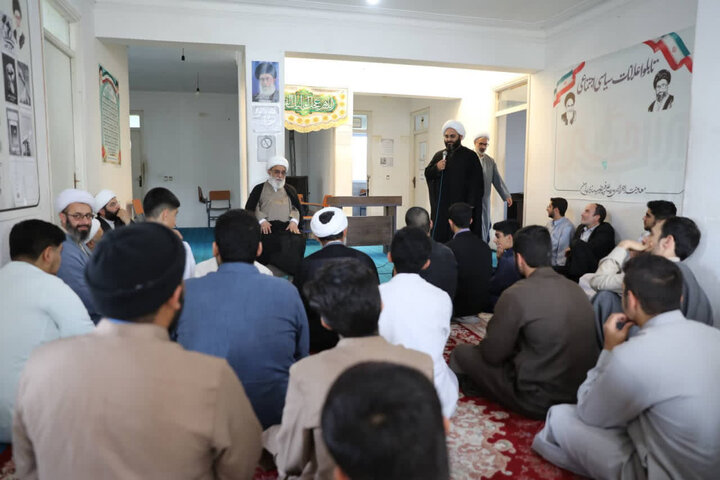 بازدید آیت الله شب‌زنده‌دار از مدرسه علمیه فیضیه مازندران