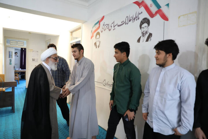 بازدید آیت الله شب‌زنده‌دار از مدرسه علمیه فیضیه مازندران