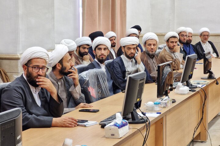 تصاویر/ نخستین جلسه مشاوران و راهنمایان تربیتی مدارس سطح یک و خوابگاهی حوزه علمیه قم
