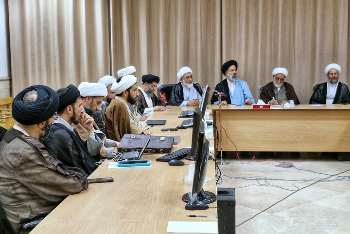 تصاویر/ نخستین جلسه مشاوران و راهنمایان تربیتی مدارس سطح یک و خوابگاهی حوزه علمیه قم