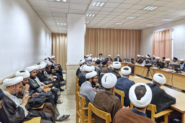 تصاویر/ نخستین جلسه مشاوران و راهنمایان تربیتی مدارس سطح یک و خوابگاهی حوزه علمیه قم
