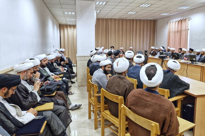 تصاویر/ نخستین جلسه مشاوران و راهنمایان تربیتی مدارس سطح یک و خوابگاهی حوزه علمیه قم
