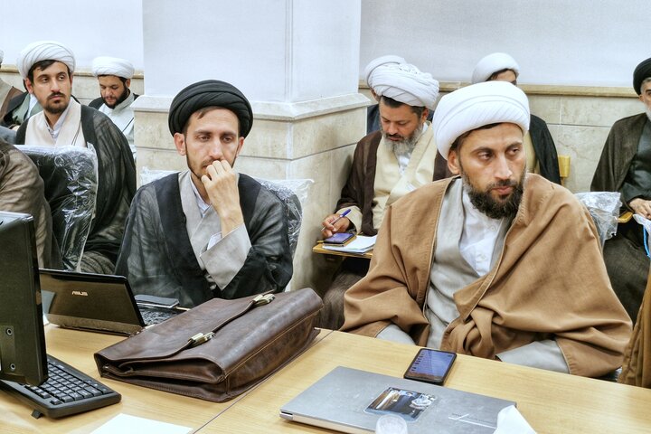 تصاویر/ نخستین جلسه مشاوران و راهنمایان تربیتی مدارس سطح یک و خوابگاهی حوزه علمیه قم