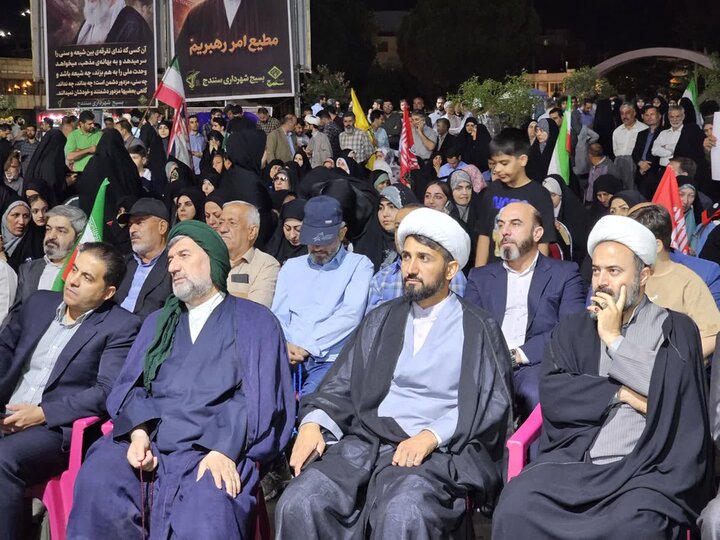 تصاویر/اجتماع مردم سنندج در صد و نود و هفتمین شب تجدید میثاق با آرمان‌های انقلاب اسلامی