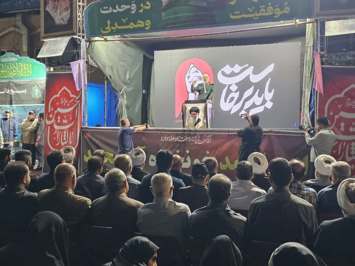 تصاویر/اجتماع مردم سنندج در صد و نود و هفتمین شب تجدید میثاق با آرمان‌های انقلاب اسلامی