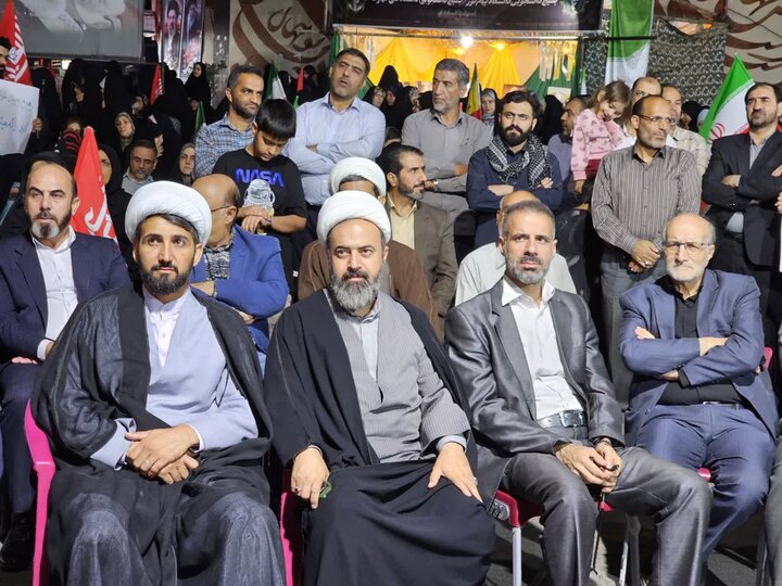 تصاویر/اجتماع مردم سنندج در صد و نود و هفتمین شب تجدید میثاق با آرمان‌های انقلاب اسلامی