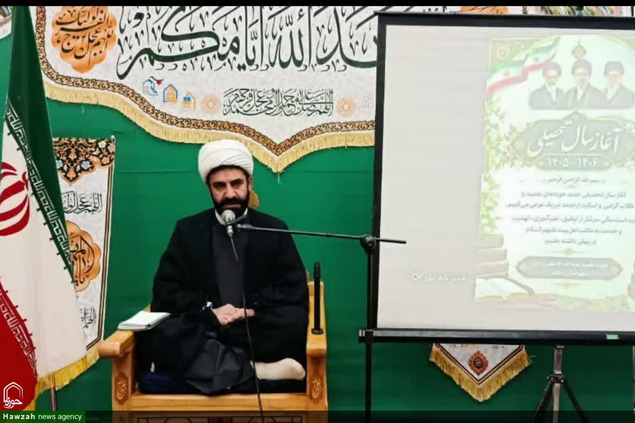 عالم دینی باید گره‌گشای مشکلات مردم باشد