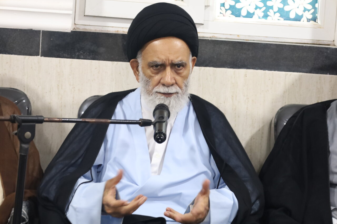 معیار اصلی سنجش تراز انقلابی در مدارس علمیه، التزام عملی به خط ولایت فقیه است