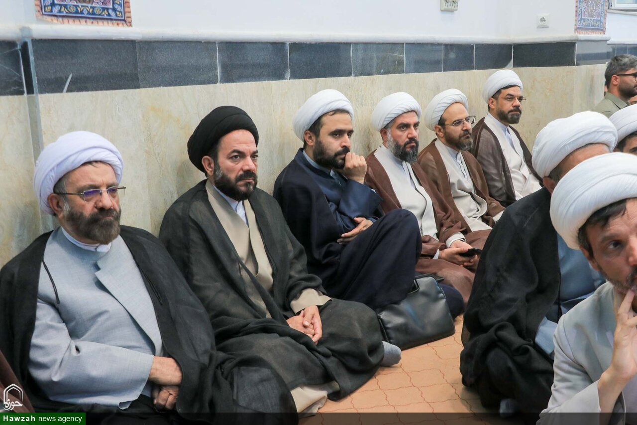 حوزه‌های علمیه نسخه نجات‌بخش بشریت هستند