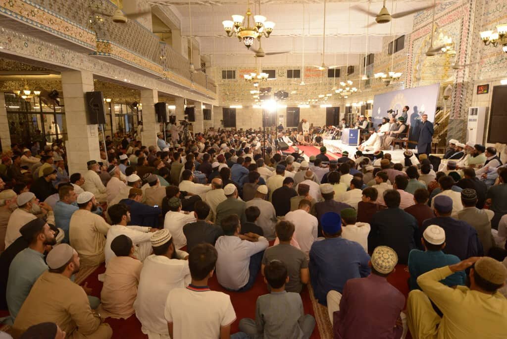 منہاجُ القرآن انٹرنیشنل کے تحت کراچی میں عظیم الشان میلاد کانفرنس:قرآن و سنت نے صدیوں پہلے محبت، صلہ رحمی اور حسنِ معاشرت کی تعلیم دی، صدرِ منہاجُ القرآن