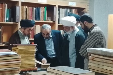 بازدید مسئولان حوزوی آذربایجان شرقی از گنجینه نسخ خطی و منابع پژوهشی مصلای تبریز + عکس