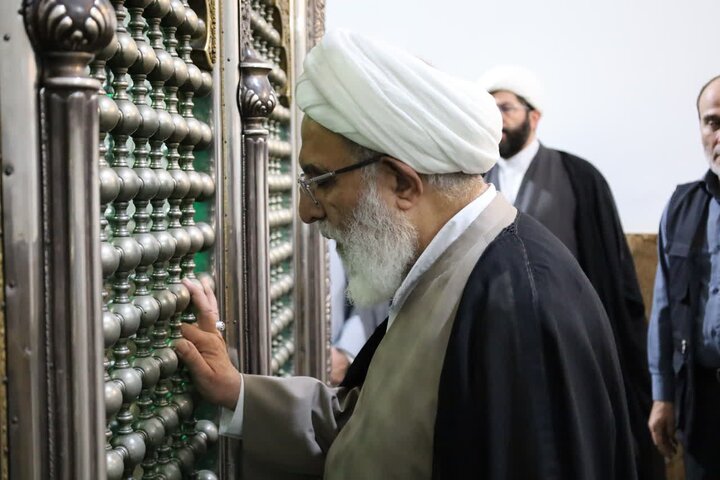 حضور آیت الله شب زنده دار در آستان مقدس امام زاده عباس ساری