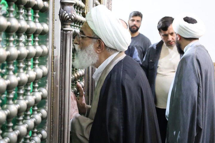 حضور آیت الله شب زنده دار در آستان مقدس امام زاده عباس ساری