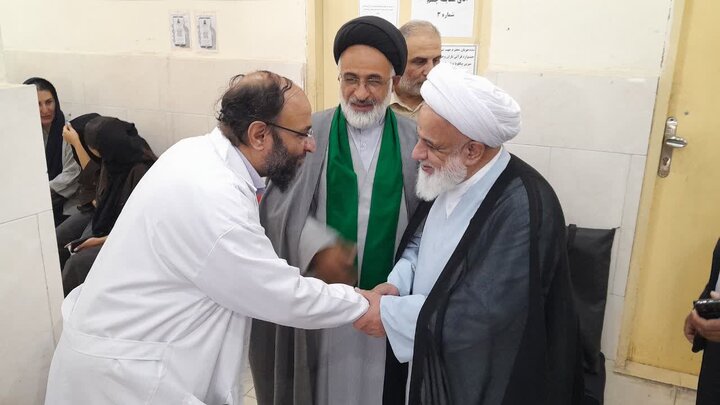 تصاویر / بازدید امام‌جمعه  آبیک ومسئول نمایندگی ولی فقیه در بنیاد شهید انقلاب اسلامی استان قزوین از خدمات درمانی گروه جهادی شهید مولانیا