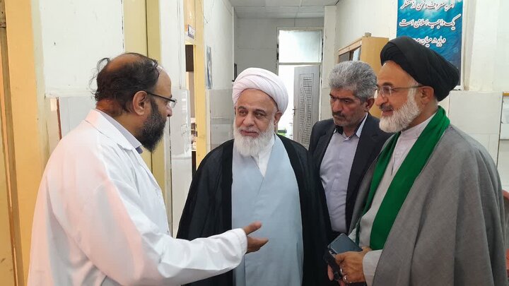 تصاویر / بازدید امام‌جمعه  آبیک ومسئول نمایندگی ولی فقیه در بنیاد شهید انقلاب اسلامی استان قزوین از خدمات درمانی گروه جهادی شهید مولانیا