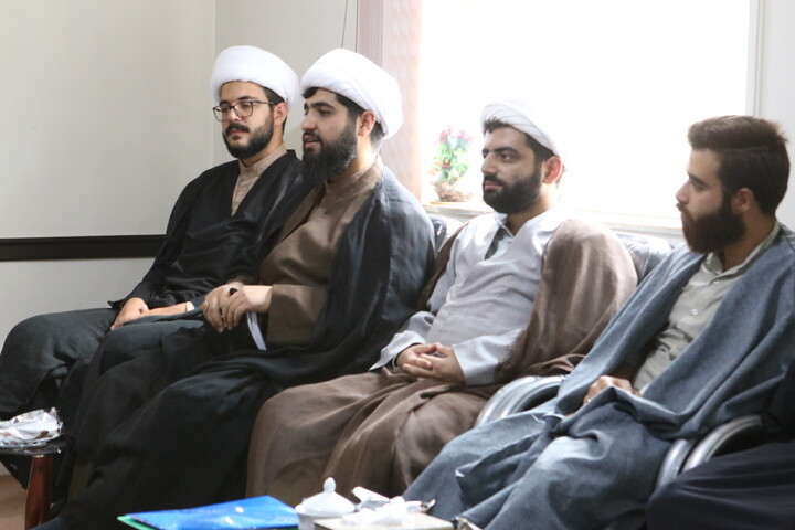 تصاویر/ دیدار مسئولین و طلاب مدرسه شیخ علیخان زنگنه تویسرکان با قائم مقام حوزه علمیه همدان