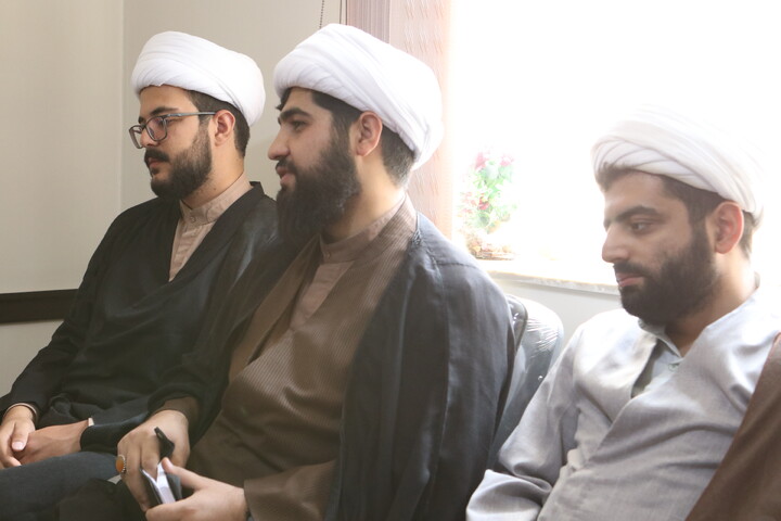 تصاویر/ دیدار مسئولین و طلاب مدرسه شیخ علیخان زنگنه تویسرکان با قائم مقام حوزه علمیه همدان
