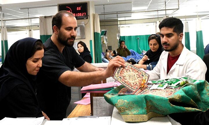 تصاویر/ حضور خادمین آستان مقدس حضرت عبدالعظیم(ع) در بیمارستان فیروزآبادی