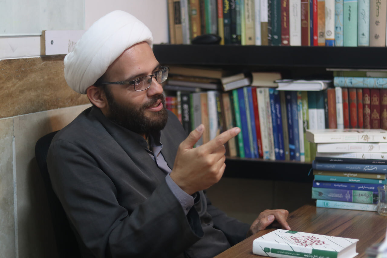 «طلبه مسئول» میان معرفت و میدان پیوند برقرار می‌کند