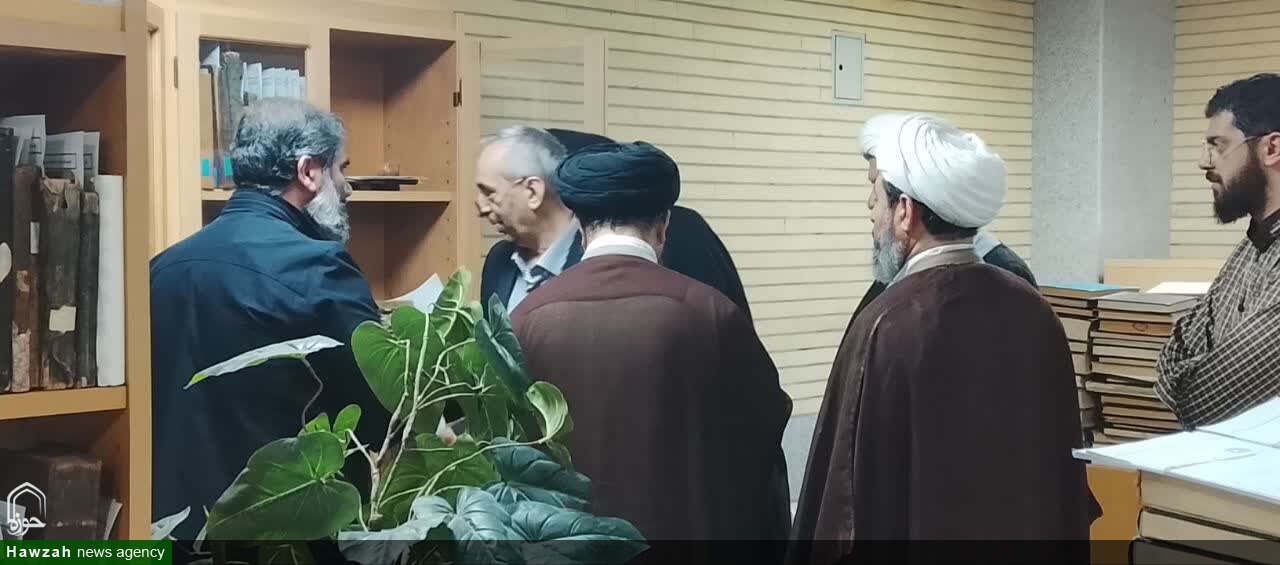 بازدید مسئولان ارشد حوزوی آذربایجان شرقی از گنجینه نسخ خطی و منابع پژوهشی مصلای تبریز + عکس