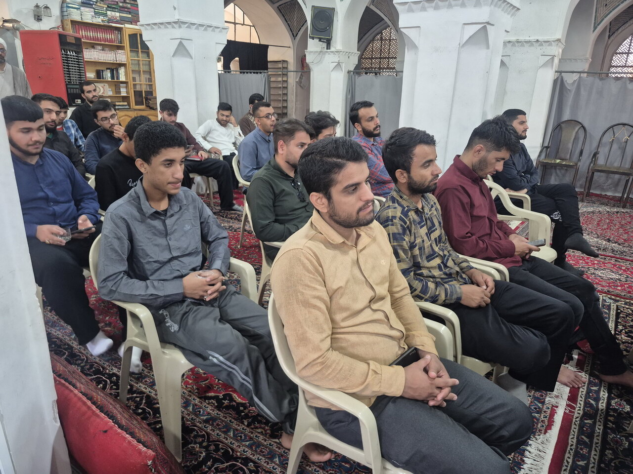 طلاب، زی‌طلبگی را بیشتر رعایت کنند