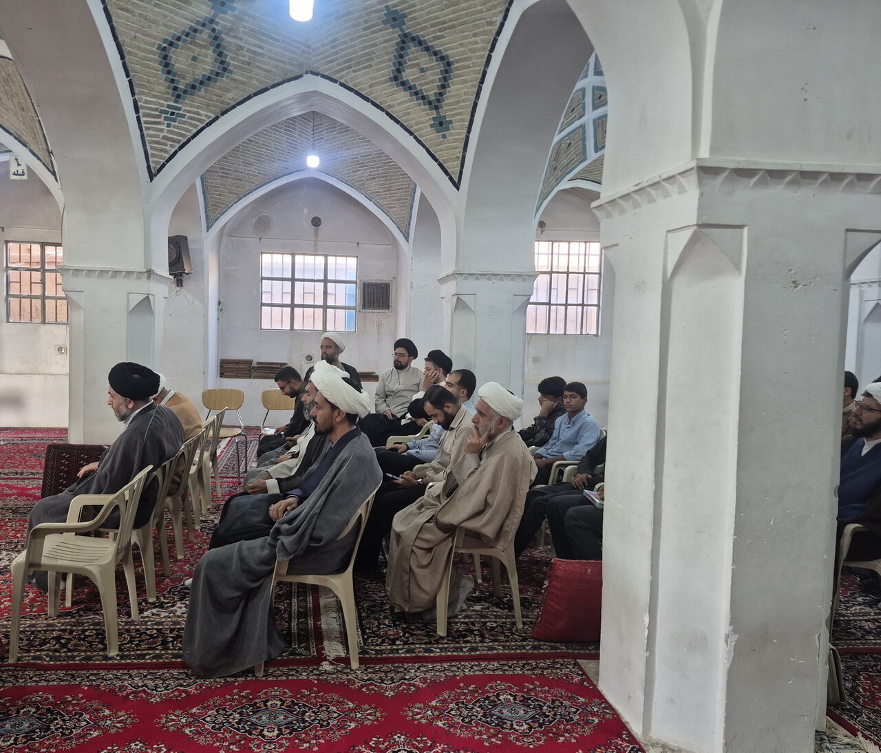 طلاب، زی‌طلبگی را بیشتر رعایت کنند