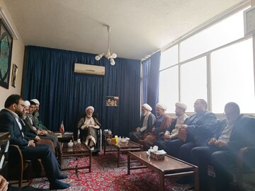 تصاویر/ نشست مشترک حوزه علمیه و آموزش‌وپرورش استان مرکزی با نماینده ولی‌فقیه در استان