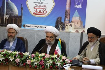 امام جماعت باید محور هدایت مسجد و محله باشد