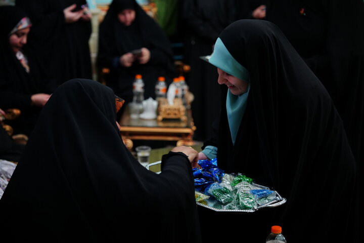 بانوان مسئول عراقی در حرم بانوی کرامت