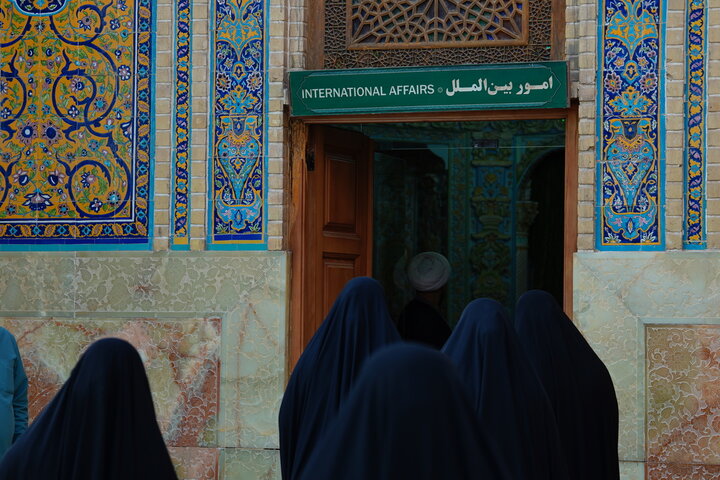 بانوان مسئول عراقی در حرم بانوی کرامت