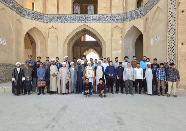 تصاویر/  آغاز سال تحصیلی مدارس علمیه آقابزرگ و آیت‌الله مدنی کاشانی با یاد طلبه شهید یوسف محمدی