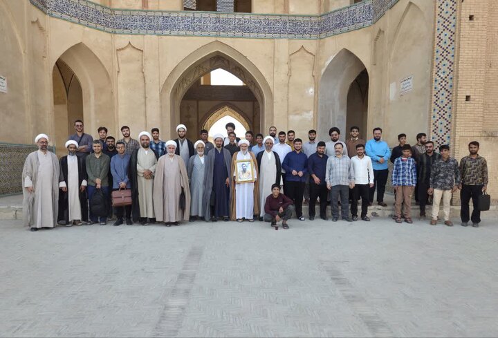 تصاویر/  آغاز سال تحصیلی مدارس علمیه آقابزرگ و آیت‌الله مدنی کاشانی با یاد طلبه شهید یوسف محمدی