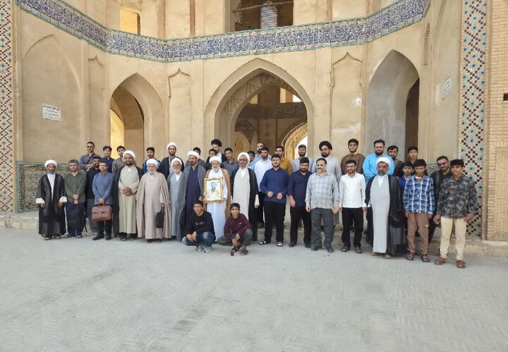 تصاویر/  آغاز سال تحصیلی مدارس علمیه آقابزرگ و آیت‌الله مدنی کاشانی با یاد طلبه شهید یوسف محمدی