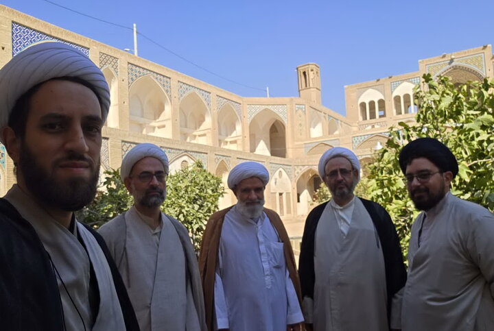 تصاویر/  آغاز سال تحصیلی مدارس علمیه آقابزرگ و آیت‌الله مدنی کاشانی با یاد طلبه شهید یوسف محمدی