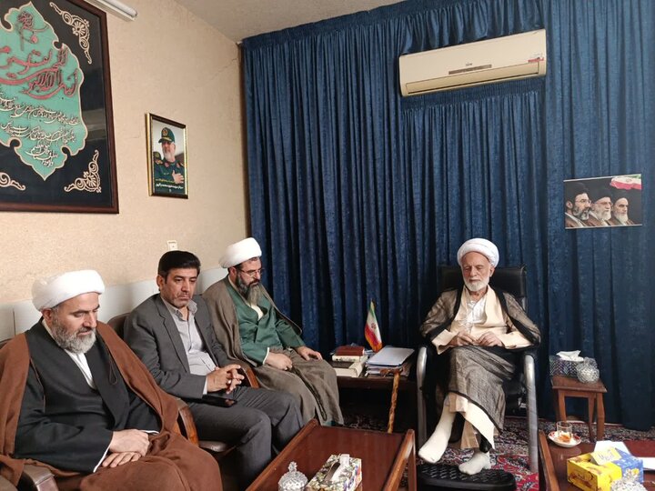 تصاویر/نشست مشترک حوزه علمیه و آموزش‌وپرورش استان مرکزی با نماینده ولی‌فقیه در استان
