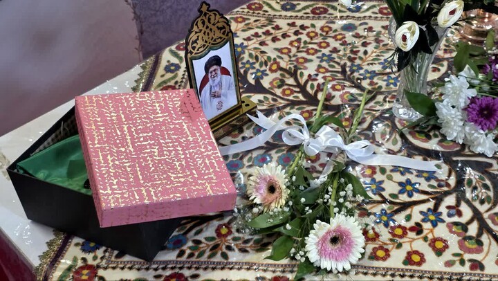 تصاویر/ برپایی غرفه «پناه» توسط مدرسه علمیه نرجسیه سیرجان در جشنواره فرهنگی هنری این شهر