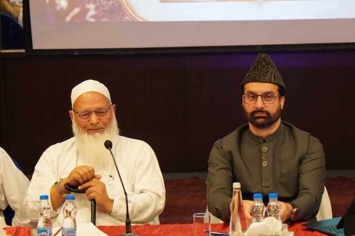سرینگر میں متحدہ مجلسِ علماء کا اجلاس؛ علماء و مشائخ کا سماجی اصلاح اور اتحادِ اُمت پر زور