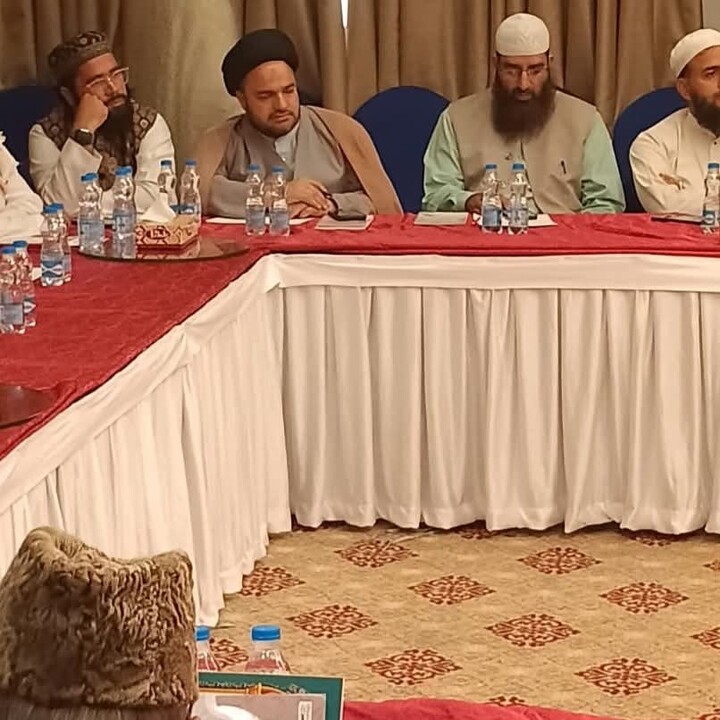 سرینگر میں متحدہ مجلسِ علماء کا اجلاس؛ علماء و مشائخ کا سماجی اصلاح اور اتحادِ اُمت پر زور