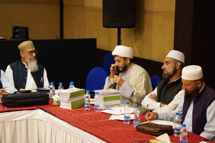 سرینگر میں متحدہ مجلسِ علماء کا اجلاس؛ علماء و مشائخ کا سماجی اصلاح اور اتحادِ اُمت پر زور