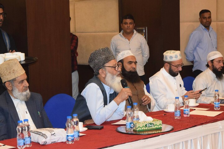 سرینگر میں متحدہ مجلسِ علماء کا اجلاس؛ علماء و مشائخ کا سماجی اصلاح اور اتحادِ اُمت پر زور