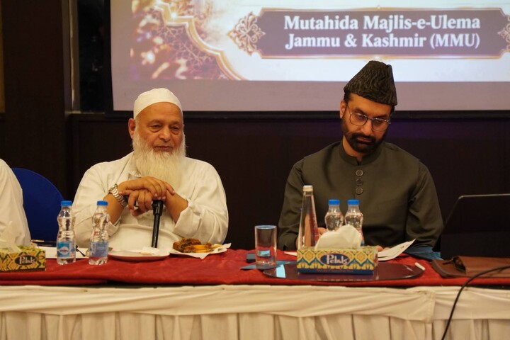 سرینگر میں متحدہ مجلسِ علماء کا اجلاس؛ علماء و مشائخ کا سماجی اصلاح اور اتحادِ اُمت پر زور