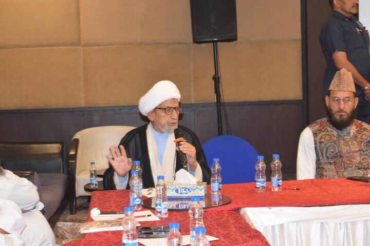 سرینگر میں متحدہ مجلسِ علماء کا اجلاس؛ علماء و مشائخ کا سماجی اصلاح اور اتحادِ اُمت پر زور