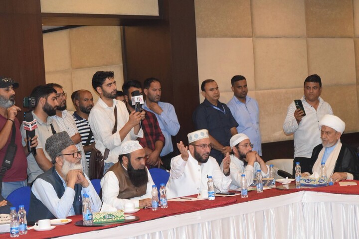 سرینگر میں متحدہ مجلسِ علماء کا اجلاس؛ علماء و مشائخ کا سماجی اصلاح اور اتحادِ اُمت پر زور